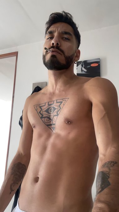 I want to put my dick in the depths of your throat. https://t.co/2TiMV57Xwj