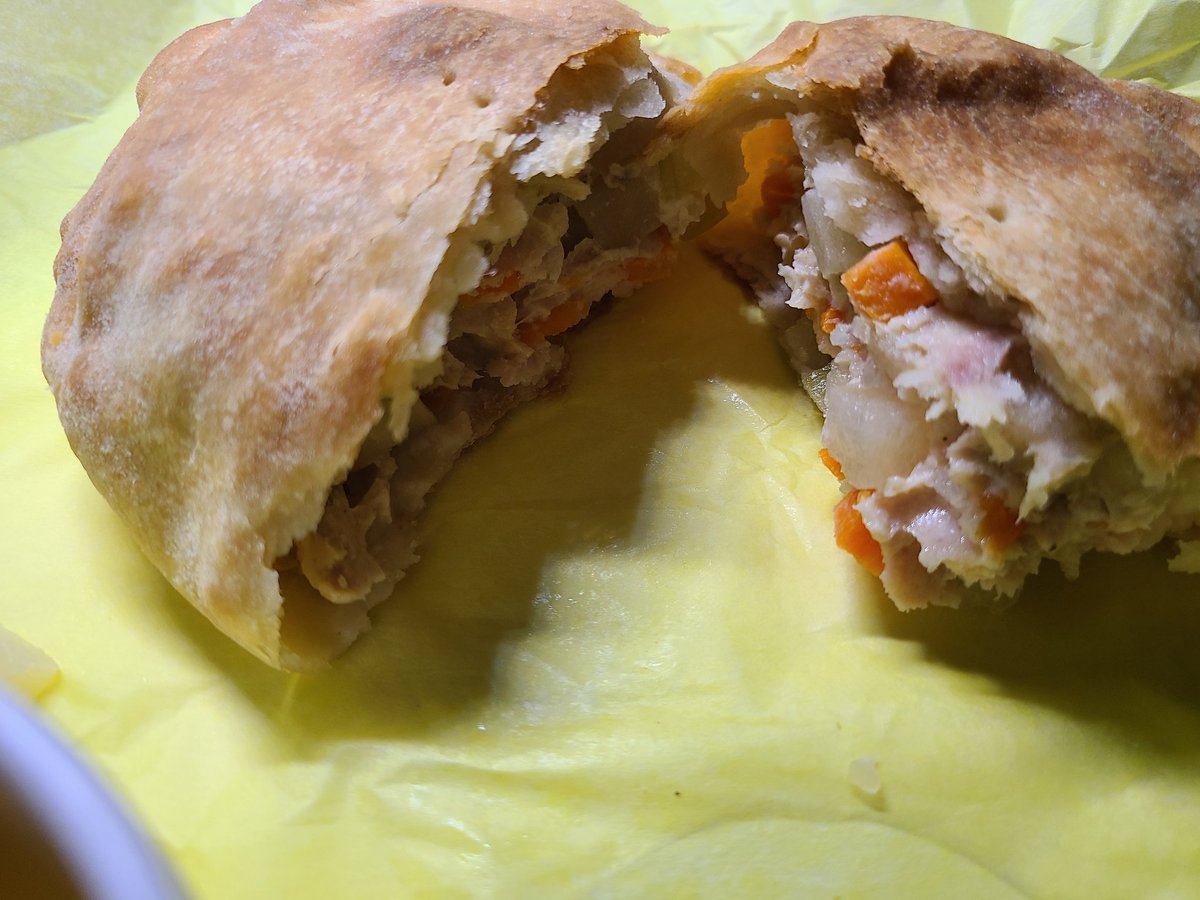 Leo_67's tweet photo. Lunch, chicken meat pie with chicken gravy for dipping. π From #PastyKitchen in #LosAlamitos #Navajo https://t.co/2VAg7SS776