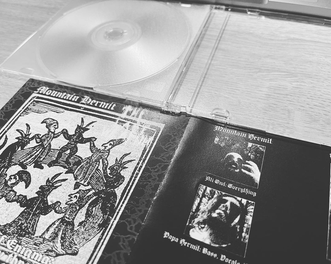 tlwmetal's tweet photo. Mountain Hermit/The Last Weapon split CD’s are available now. Limited to 30 copies.
.
#dungeonsynth #dungeonsynthcd #blackmetal #blackmetalcd #darkambient #rawblackmetal
order on @cultofoblivion_ https://t.co/zrYShxQbUj