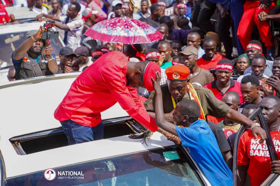 HEBobiwine's tweet photo. As soon as I finished addressing the people of Lira, this young boy stepped forward and requested to say a prayer for me. What a humbling gesture! https://t.co/AjX5hN2iYW