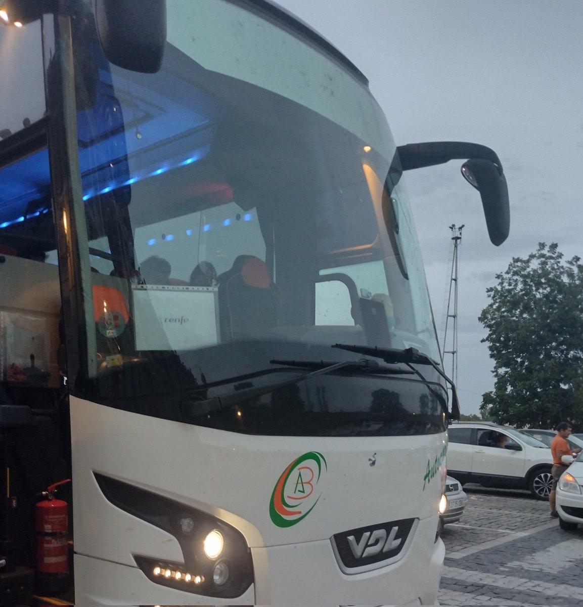 totallygail's tweet photo. @Inforenfe  este autobús de las 21:04 dice que solo para en Alcázar de San Juan y no para en Villasequilla y Villacañas porque Renfe ha dado órdenes de solo parar en Alcázar de San Juan!!! ¿Y qué pasa con las personas que vivimos en estos lugares? Tenemos derecho al servicio!!! https://t.co/SllnuBIuXB