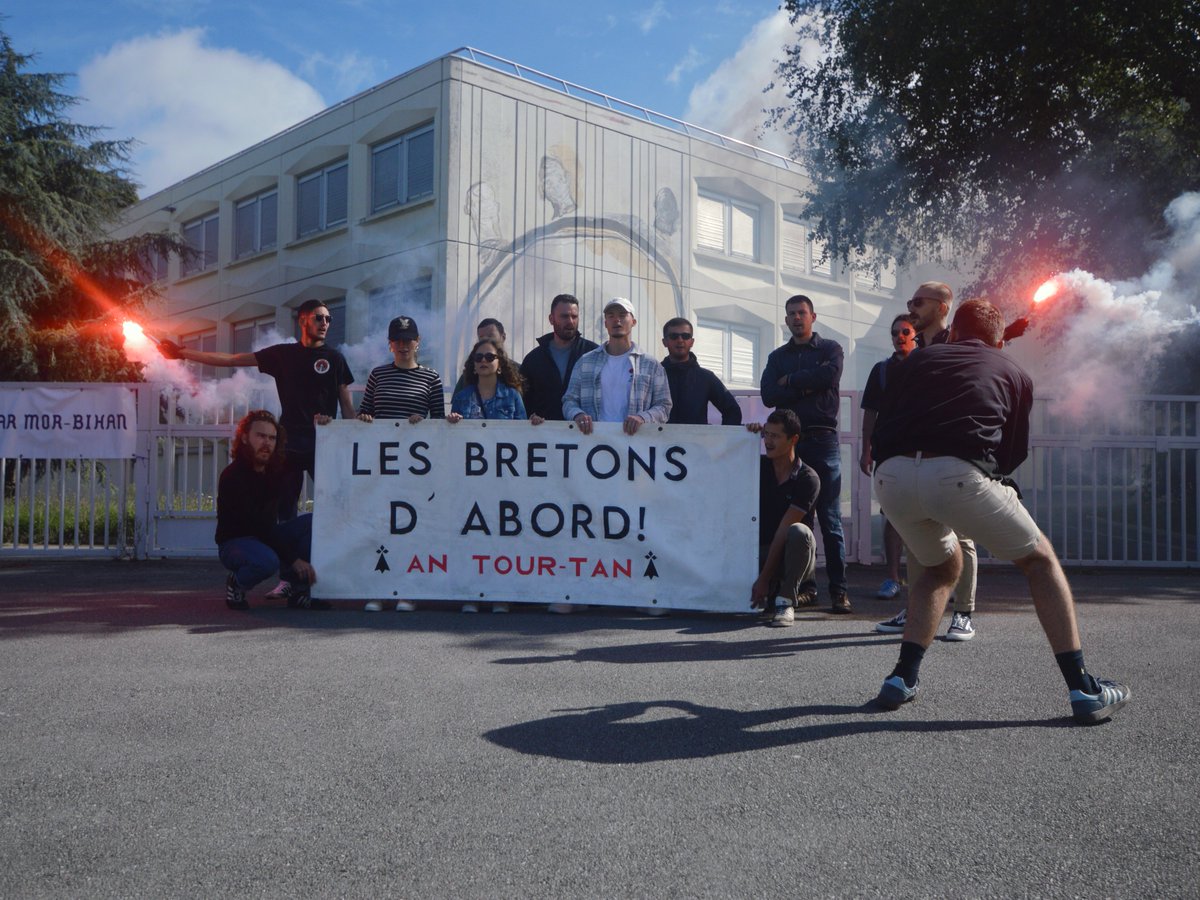AnTourTanBZH's tweet photo. [LES BRETONS D'ABORD !]

📌 Retour en images sur notre action "Les Bretons d'abord".

Merci pour vos très bons retours malgré le censure que nous avons subi sur TikTok en voyant la vidéo de l'action supprimée de manière arbitraire et sans possibilité de contestation. https://t.co/oqiIsnctqB