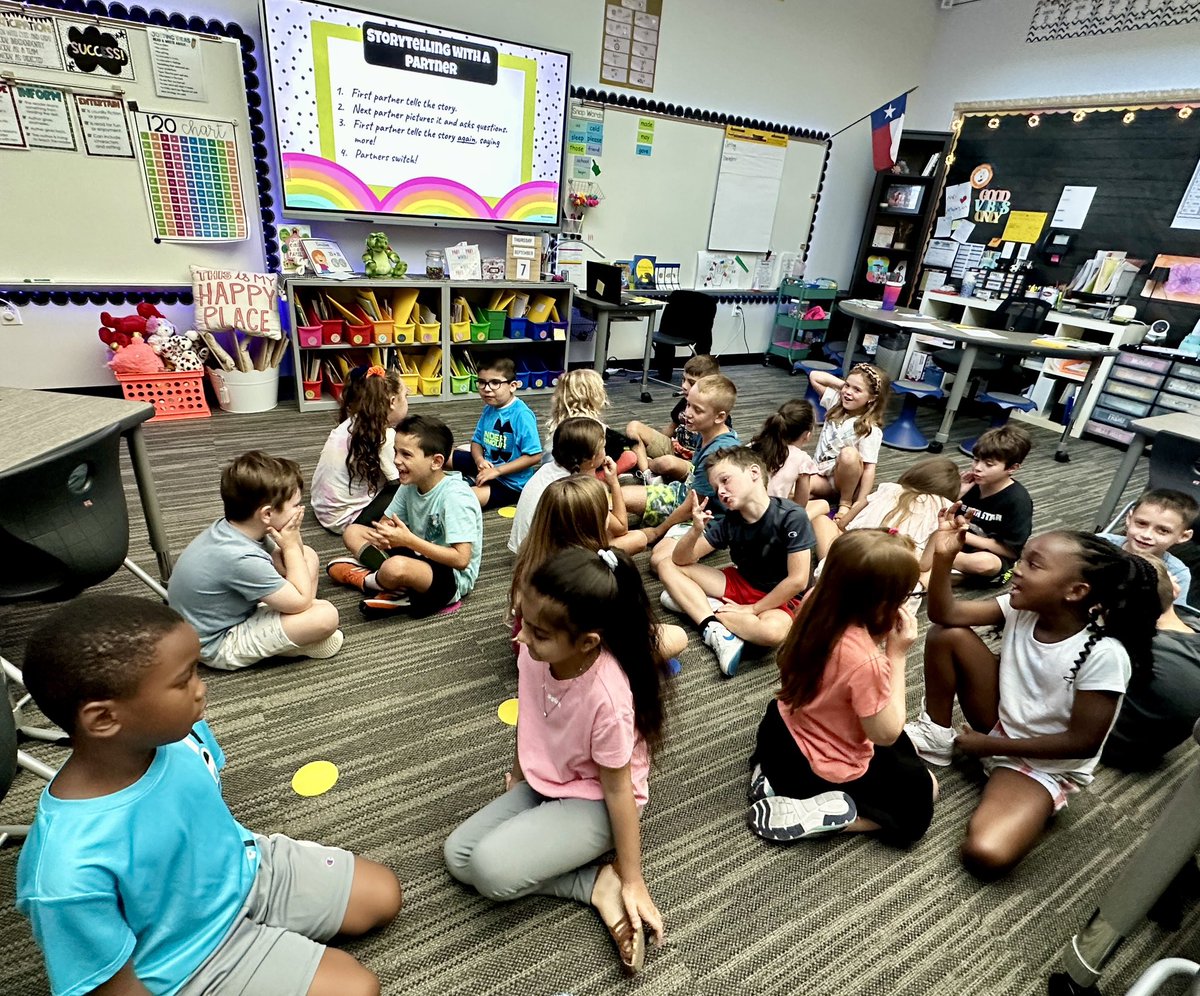 AnneMAnd33's tweet photo. Second Grade Storytellers! 💙 @hammelem #hammfam @RockElemC_I https://t.co/Qv3CyagM8q