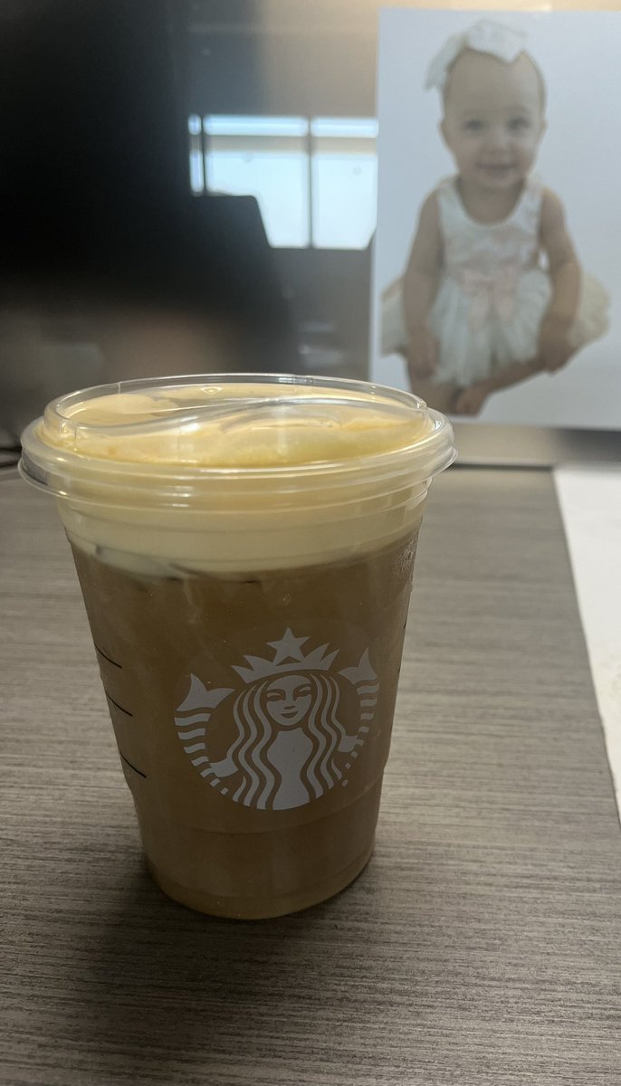 noliejayy's tweet photo. #necessary

#pumpkinseason #starbucks https://t.co/QtEdzAcNk1