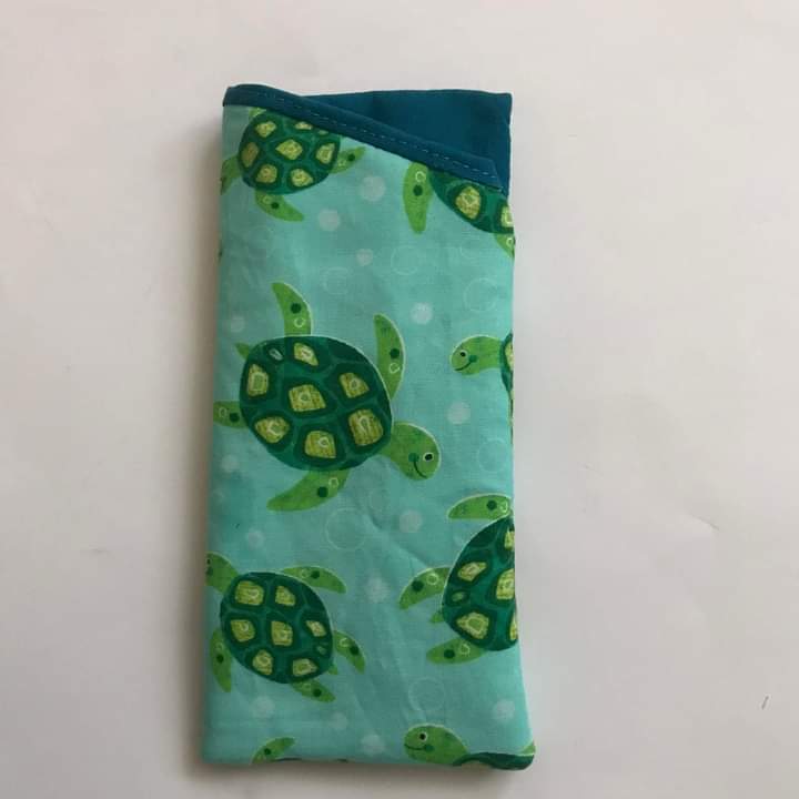 EGLR1's tweet image. Padded glasses or sunglasses holder. May also fit some phones.
£4.50 plus p&amp;amp;p

numonday.com/shop/loony-lur…
All sales goes towards our #rescuedogs 
#sunglasses 
#glasses 
#giftideas 
#mhhsbd 
#phones