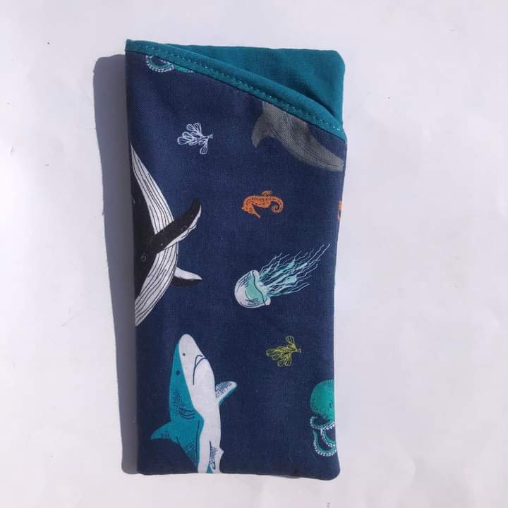 EGLR1's tweet image. Padded glasses or sunglasses holder. May also fit some phones.
£4.50 plus p&amp;amp;p

numonday.com/shop/loony-lur…
All sales goes towards our #rescuedogs 
#sunglasses 
#glasses 
#giftideas 
#mhhsbd 
#phones