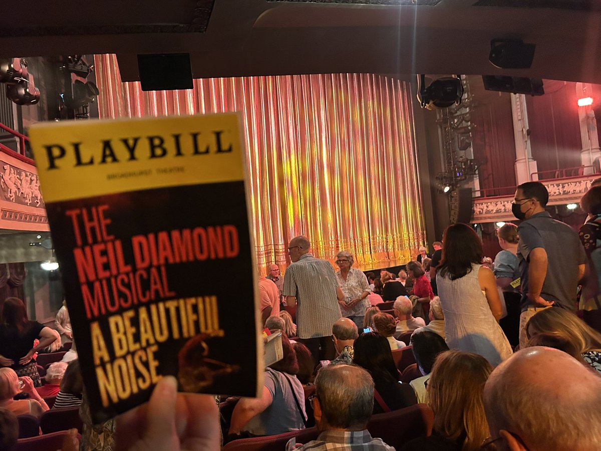 Ironically titled #ABeautifulNoise @ #Broadhurst @newyorkcity complete with mobile phone rings, illicit photos, ushers attempting intercepts, people muttering about “those” folks, sweetpaper rustling, latecomers (incl 28 mins🙄), all mingling with a play with some decent sounds.