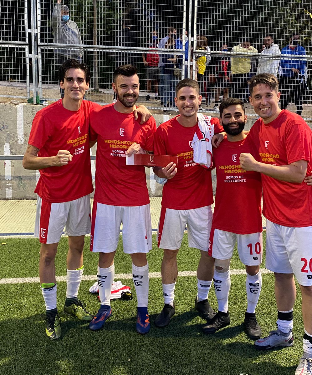 AlvaritoLokuel7's tweet photo. Siempre ❤️🤍 @CDTajamarFutbol 

Te agradezco mucho amigo @RaulCardoso79 

¡Lo que disfrutamos juntos! @jsanchez030 @VictorRaiz @pablog_borra10 @ALeiraA5 https://t.co/t83anHapVR