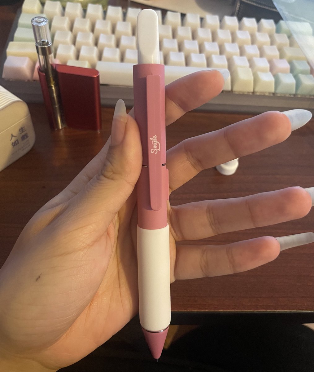 Guttergore1's tweet photo. Dude it’s literally a pen I can’t https://t.co/wVo7zWTxDB