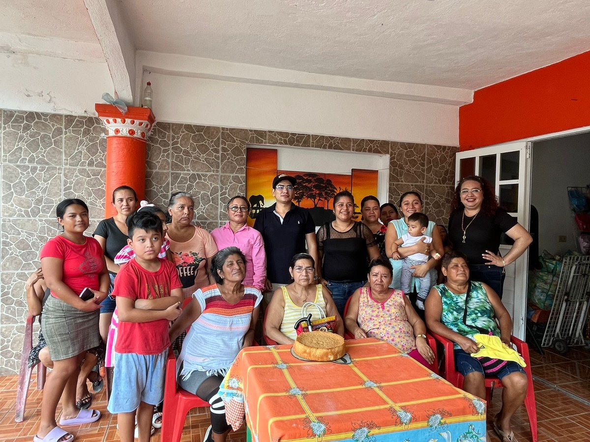 MauCasBol's tweet photo. Continuando con la #ASCROC por @croc_apst y @CROC25_Tab, se impartió la Master Class de Panadería en técnica y preparación de pan esponja con el objetivo de cuadyuvar en la mejora continua de la economía de los hogares y empoderamiento de las mujeres tabasqueñas @HugoRamosRamire https://t.co/hZxPAbmvbs
