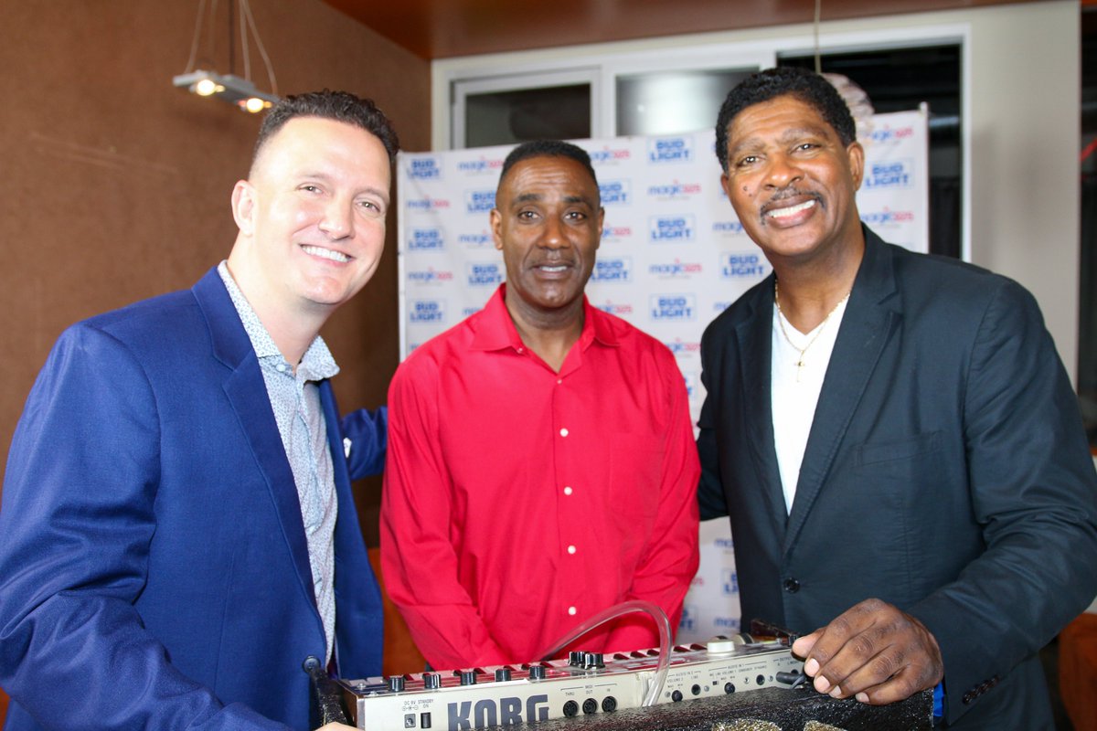 magic925's tweet image. Let's #ThrowbackThursday to our EPIC Birthday Bash in 2017 when The ZAPP Band closed out the incredible night! 🔥

Who's counting down the days to their electrifying performance at #ThrowbackJam next month? 🎶

Comment below and let us know you're coming!