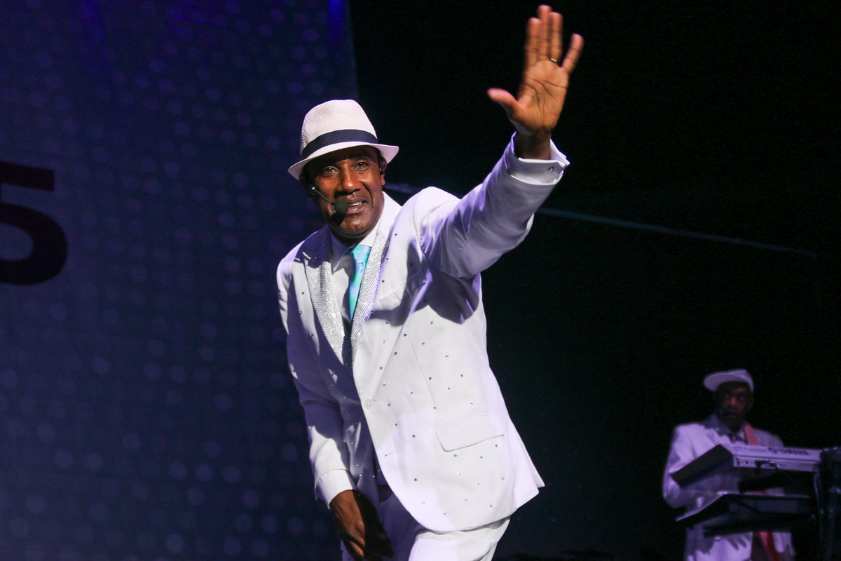 magic925's tweet image. Let's #ThrowbackThursday to our EPIC Birthday Bash in 2017 when The ZAPP Band closed out the incredible night! 🔥

Who's counting down the days to their electrifying performance at #ThrowbackJam next month? 🎶

Comment below and let us know you're coming!