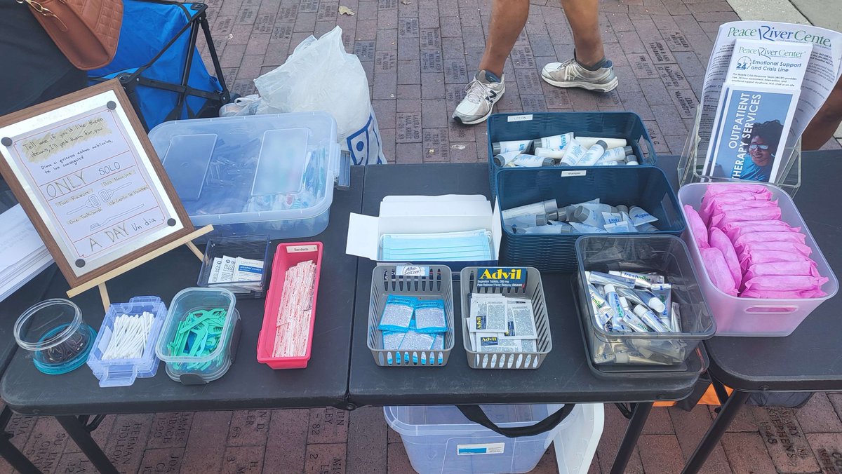 Pictures from our mutual aid event yesterday in Lakeland!

Wanna know how to get involved? Shoot us a DM! 🌹🌈