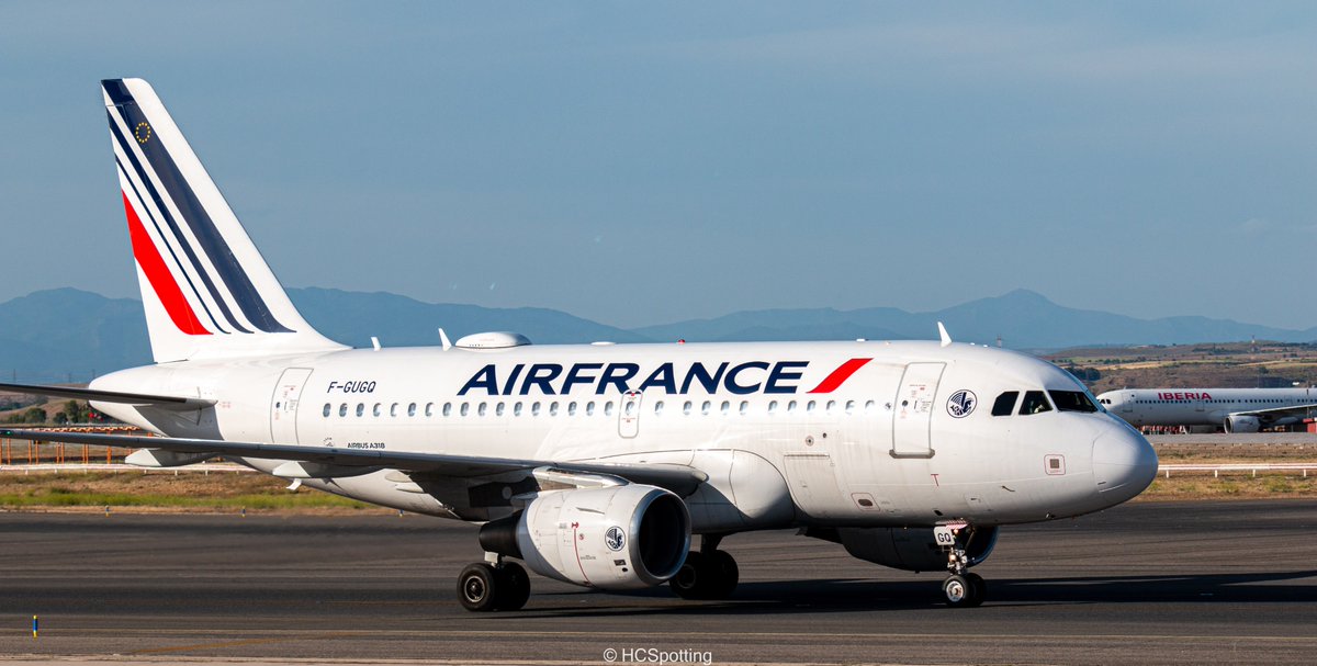 hcspotting's tweet photo. El otro día tuve la ocasión de ver un #A318 o como comúnmente se le conoce Baby Bus. Os cuento un poco. Si meto la pata en algún dato, por favor, no me maten. https://t.co/D3y1QEgwgT
