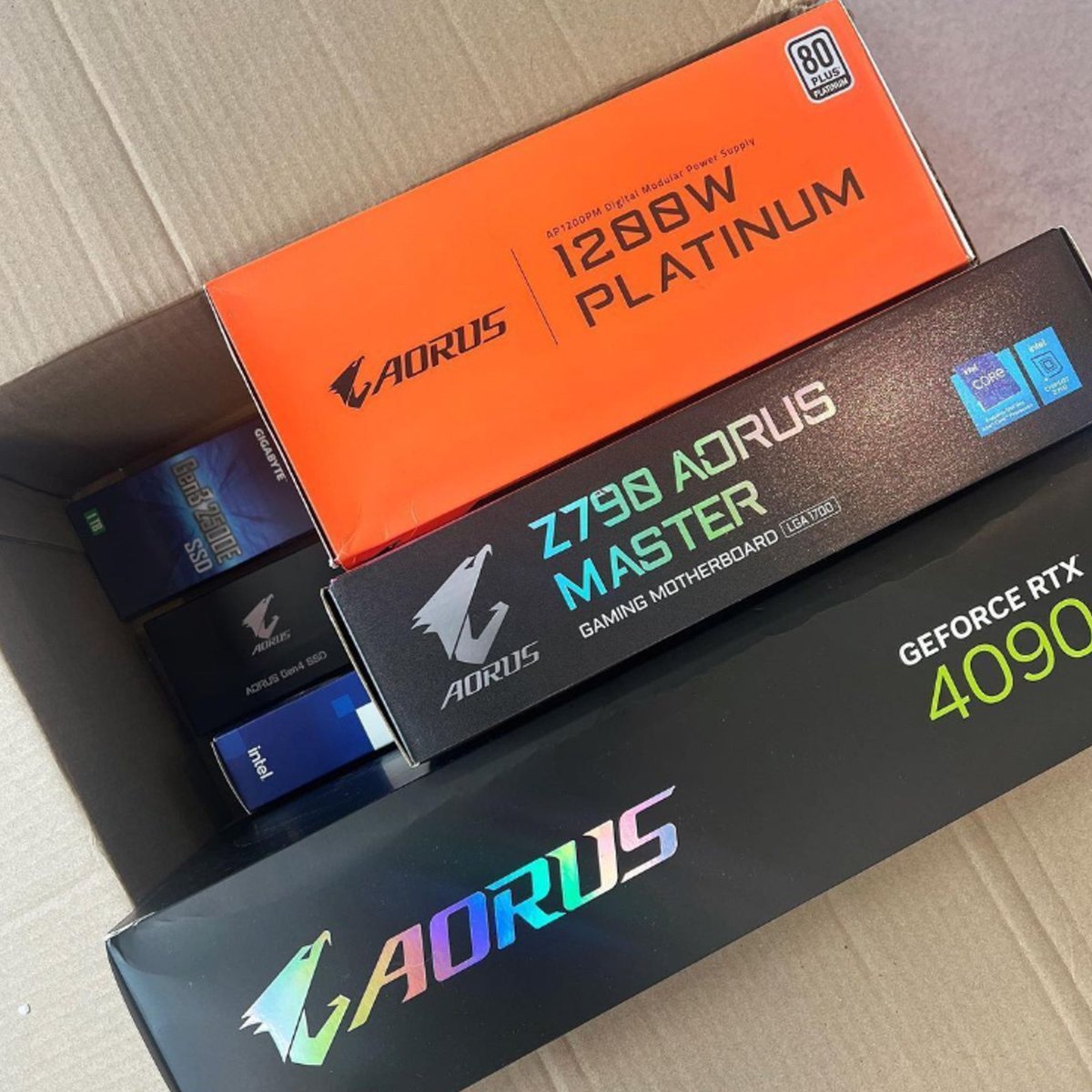 Enough with the baby builds, who’s looking for a real upgrade? 🙋‍♀️🙋‍♂️

#AORUS #GIGABYTE #PoweredByAORUS