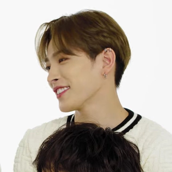 HONGFOLDER's tweet photo. I'm in love with his pretty smile https://t.co/3kHgjofmFj