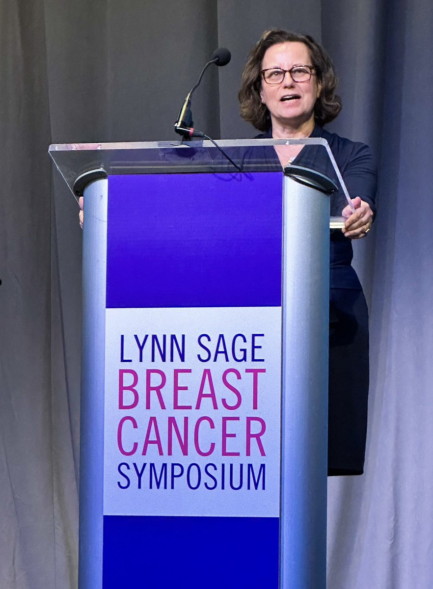 Dr. Siziopikou, our fearless leader in the #BreastPath division at @NUFeinbergMed @NUFeinbergMed presenting at the @lynnsage breast cancer symposium on the characteristics of a good and comprehensive pathology report! #LSBCS2023 #PurplePath #NMBetter #PathTwitter #BreastCancer