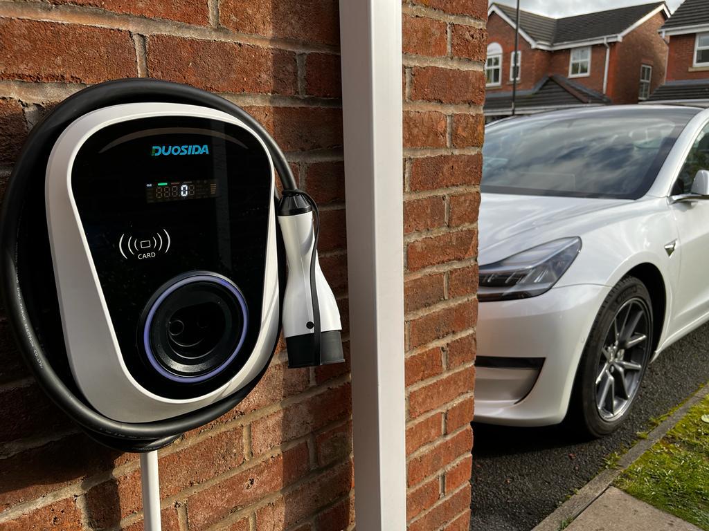 elec_point_ev's tweet photo. We are Chorley based EV Charger installers with 7kW units in stock and ready to install from JUST £795! Get in touch to find out more!

#ev #evcharger #electriccar #electriccars #chorley #shoplocal #lancashire #lancashirebusiness https://t.co/qA0YBB1uCW