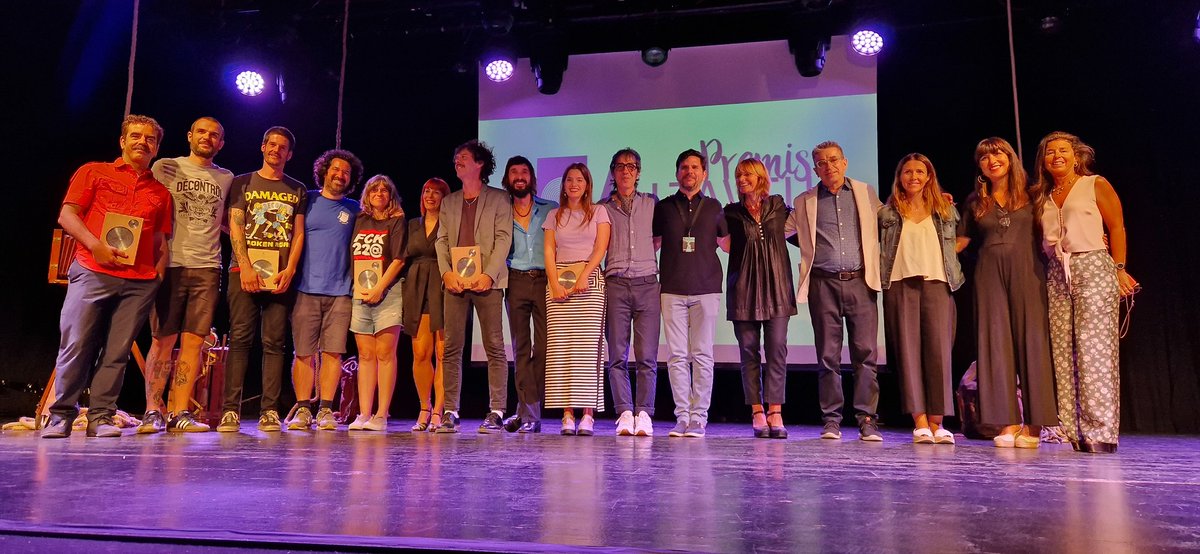 CulturaDIBA's tweet photo. @LluisaMoretSabi @FestivalAltaveu @AjSantBoi @diba @TeatresODA 👏🏻 Enhorabona #PremisAltaveu 2023:
@sidonie_ @MariaRodes @thetyets @MagaliSare @CrimPunkrock @ultralocalrec @poesiaimes

ℹ️  Consulteu el programa del Festival #Altaveu2023: https://t.co/m6kN2yX4bq
📌  Del 8 al 10 de setembre a #SantBoi @FestivalAltaveu https://t.co/Tgfnq4UAh3