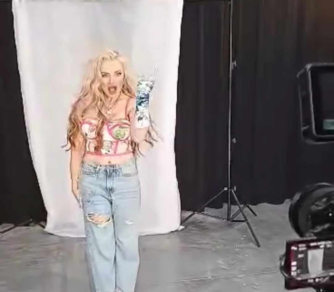 CaroLeeofficial's tweet photo. Making a video for my debut single "Heartbeat" to be released in October. More news soon!
#carolee🦋 #heartbeat #debutsingle #popmusic #funk #soul #video #videoclip #makingof https://t.co/80oJUoY2Qg