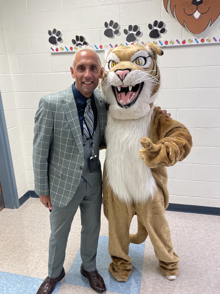 ErutherfordSD's tweet photo. Welcome Back to School Wildcats!!!!  Have a great year!!! https://t.co/5AlJujM5eL