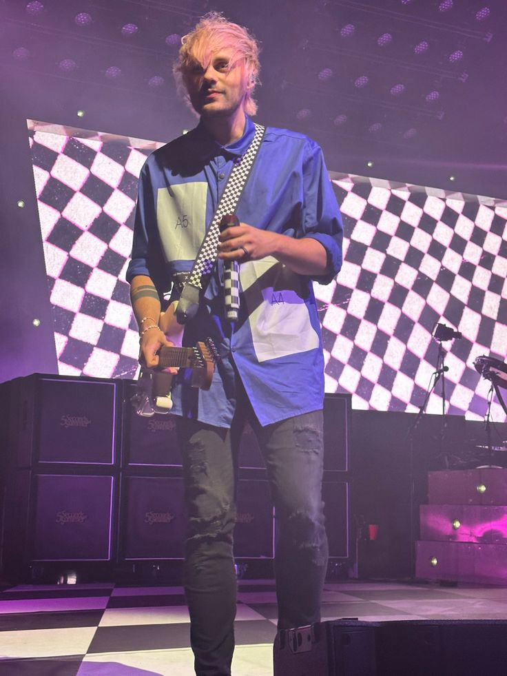 best_michaelpic's tweet photo. Cleveland, Ohio #The5SOSShow #The5SOSShowCleveland https://t.co/4F54sH10fx