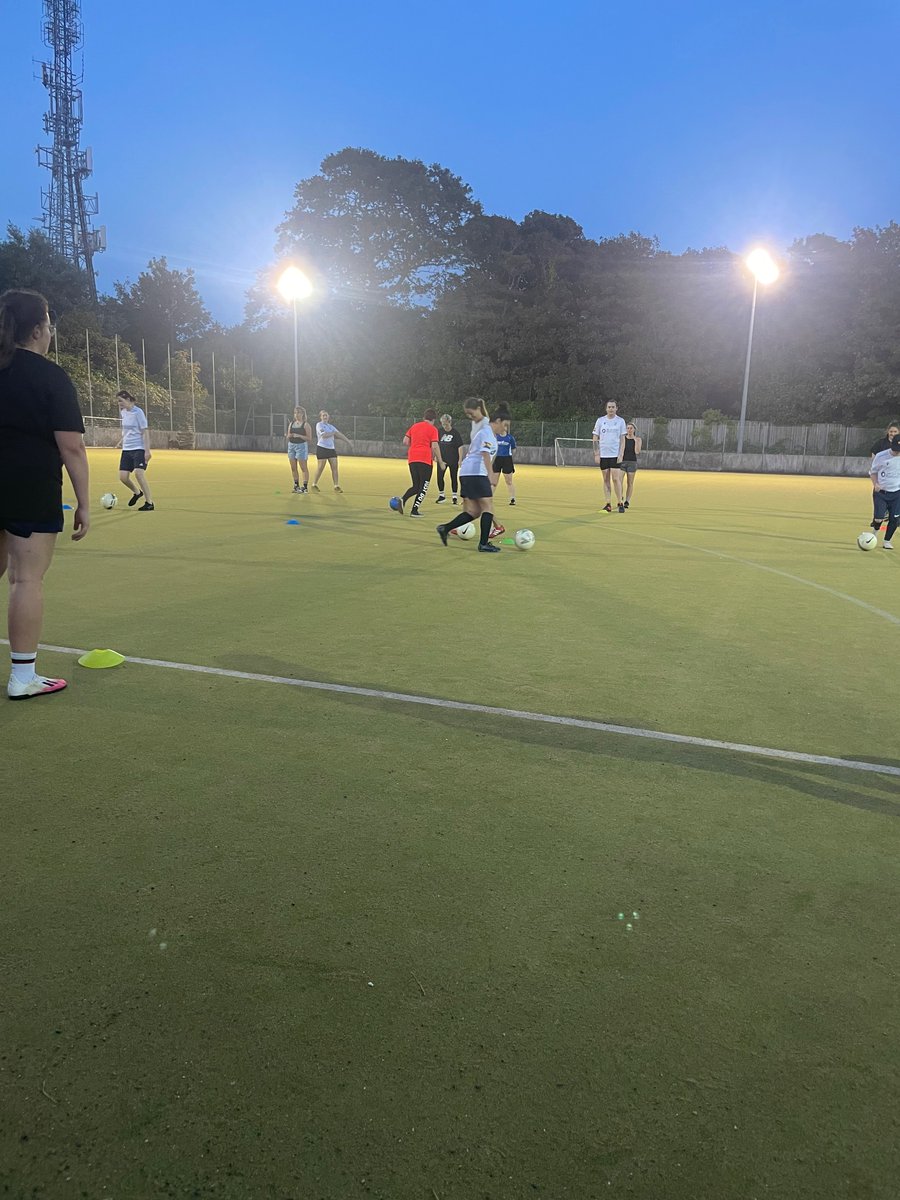 ayscha_woods's tweet photo. ⚽️ Tonight we’ve come along to Horntye Park to see the Hastings Rec FC ‘Just Play’ session.
Football, fun and lots of laughs! Incredible to see so many women enjoying the game. ⚽️
@SussexCountyFA
#womensfootball #recfootball https://t.co/BqKnq32I0X