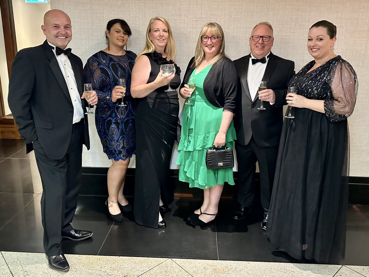 Laura Hancock tweet media