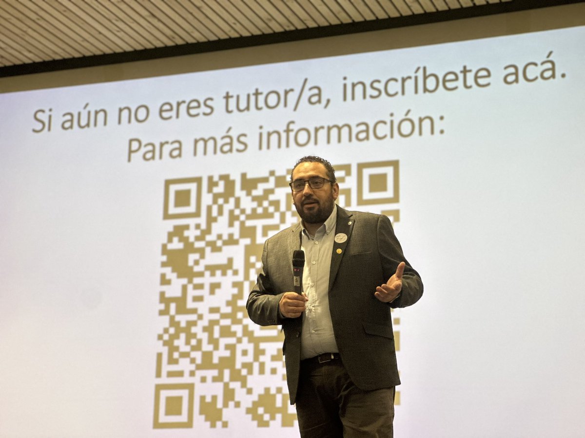 Un honor tener al ministro de educación en el curso de tutorías UC. Invita a nuestros alumnos ha involucrarse en la educación no sólo hoy sino en el futuro .