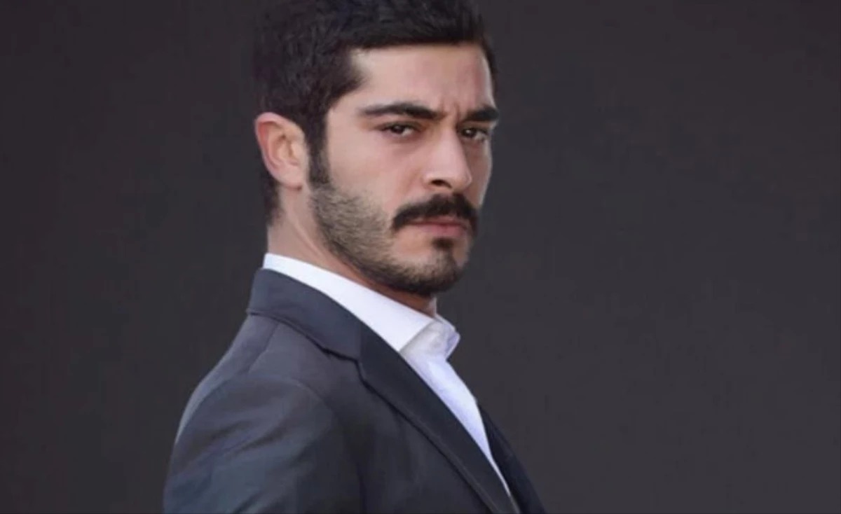 internetteyiz's tweet photo. Burak Deniz, Emre Buga'ya Haber Arenasında Meydan Okudu!
https://t.co/xE4YNpsIEx #BurakDeniz #EmreBuga #BambaşkaBiri #MeydanOkuma #EspriDoluDiyalog #Televizyon #HaberSunma #Dizi #FOX https://t.co/fTWTbwH7s2