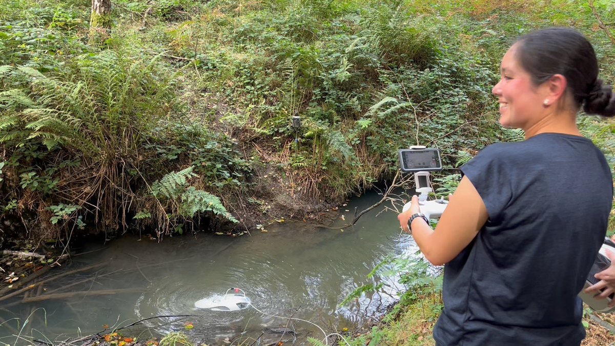 Fantastic fieldwork @ForestryEngland Forest of Dean #beaver site, hydrological monitoring, drone surveys and for something new trialing @beaverafanc new beaver submarine! @ExeterGeography @CREWW_uk @WollenKate