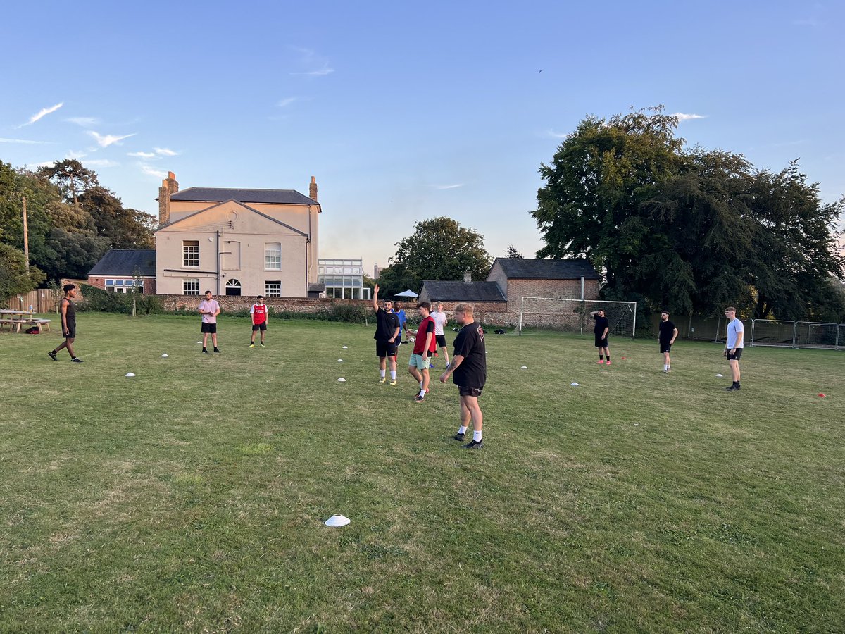 Bury Titans FC tweet media