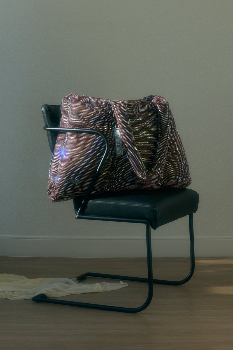nigelelli0tt's tweet photo. This model kinda made me blush.

Puffer bag by @CheyenneKimora  / Shot by Nigel Elliott https://t.co/qf39Ymkh7p