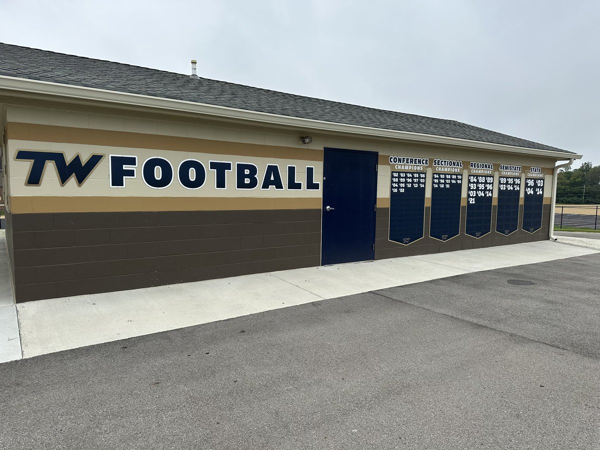 triwestsports's tweet photo. Tradition. @TriWestFootball @nwhsc1 @ScottFrye37 @TW_Principal https://t.co/RpOUxJrnWI