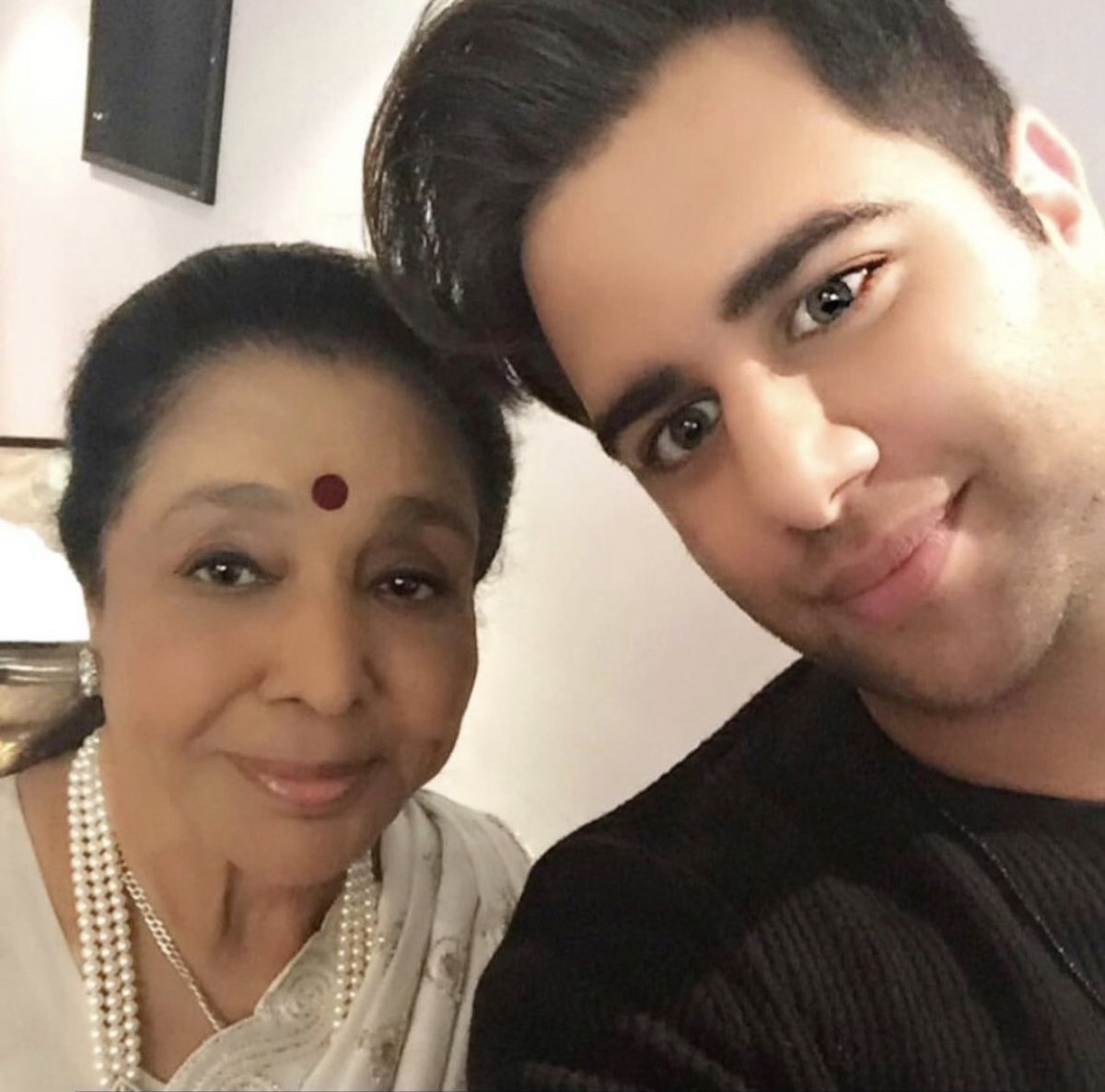 Happy Happy 90th Birthday Dearest Ashaji… God bless you always! Such an inspiration to still be singing and doing shows!! Lots of love always! ❤️❤️❤️ @ashabhosle