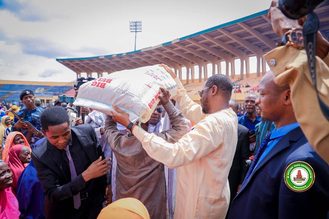 dikko_radda's tweet photo. Earlier today, I launched an empowerment programme for 4,000 vulnerable women, widows and economically disadvantaged members of our State. The programme is aimed at mitigating the current economic turmoil faced by the citizens across the State. https://t.co/Mpp8BuVca3