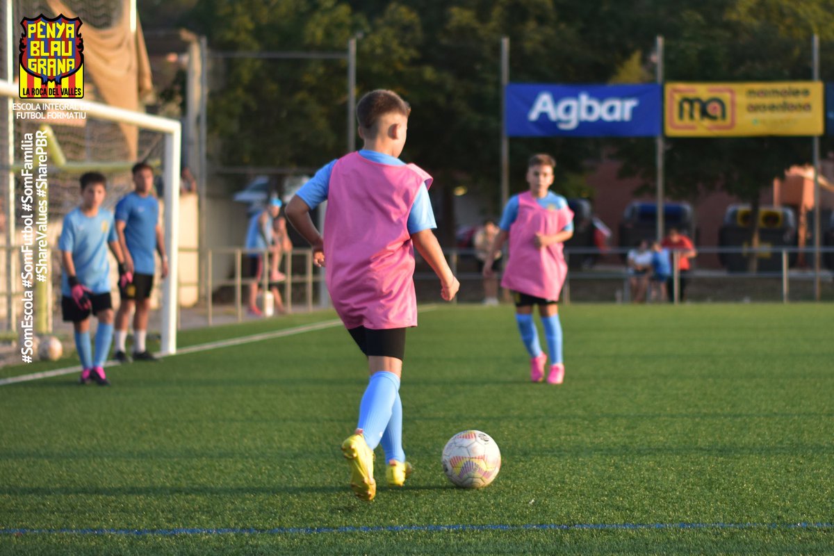 pblaugranaroca's tweet photo. TORNEM AMB FORÇA!
TORNEM AMB IL·LUSIÓ!

TORNA EL FUTBOL!⚽️

✅ Aquesta setmana ja han iniciat els entrenaments tots els equips PBR!

FORÇA PBR!🔵🔴
#SomEscola #SomFutbol #SomFamília
#ShareValues #SharePBR https://t.co/csZ1mElM4B