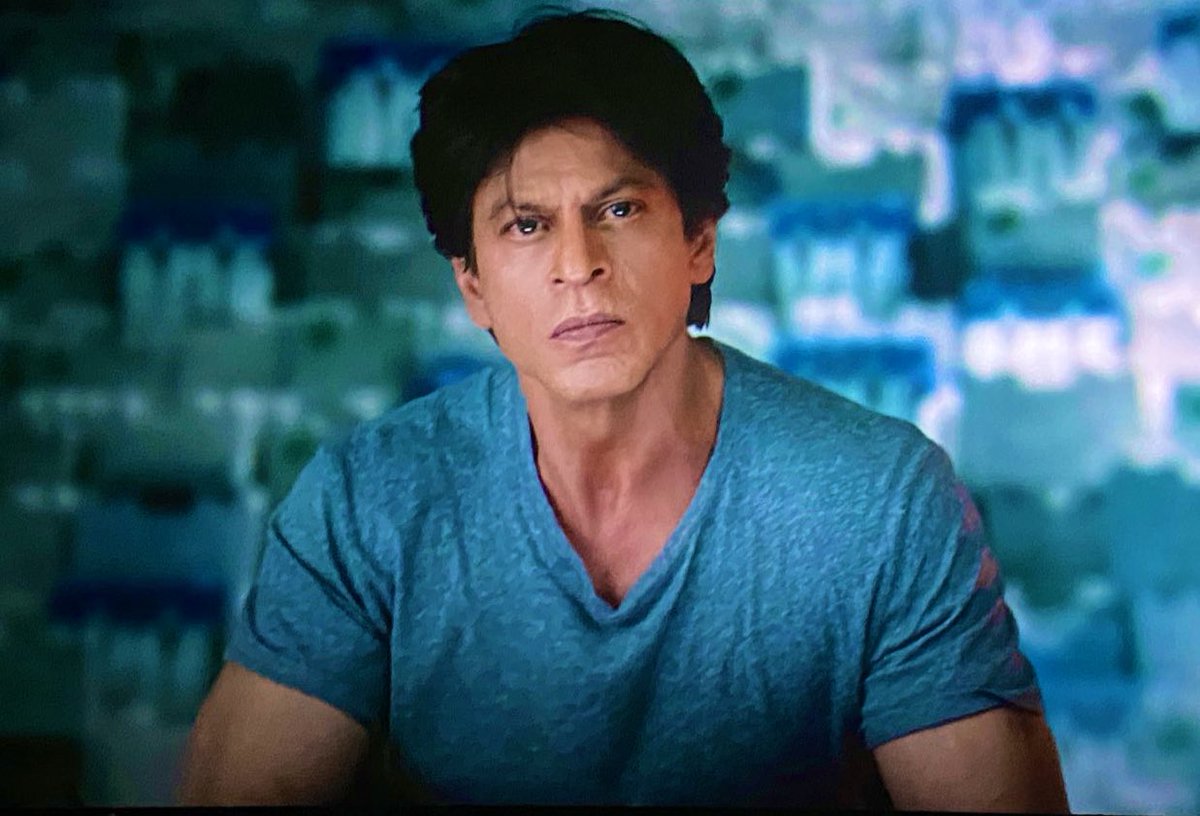 Aliasays_'s tweet photo. Do not vote based on religion/caste, use your vote to raise questions about education, employment, healthcare, and the country's development” 🔥🔥

this  is the biggest message  by #SRK through  #Jawan to the whole country 🇮🇳 ❤️

#ShahRukhKhan #Nayanthara #VijaySethupathi #Atlee https://t.co/JcPWyXf3N9
