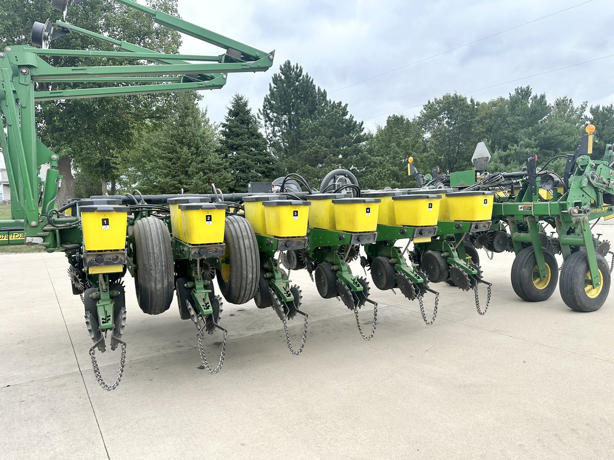 BottomLineSolu1's tweet photo. Another planter (JD1770 NT 16r30) leaving the shop with a @PrecisionPlant #DeltaForce upgrade. Our customer is ready to elevate his #plant24 season. Thank you Ed!
#BLSyourPrecisionAgSource
#TrustBLS https://t.co/rnZhjelQwa