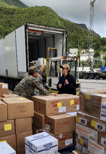 NAVSUP FLC Sigonella Logistics Support Officer Eli Quintanilla provided boots on the ground support during a recent port visit by USS Mesa Verde (LPD-19) to Narvik, Norway, 8/5/23.
Thread⤵️ 1/3
#NAVSUP #navsupflcsi #ussmesaverde #lpd19 #missionpartners #usnavy #NavyReadiness
