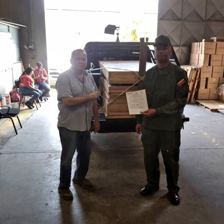CDCEAragua's tweet photo. ¡Bricomiles En Acción! 

En Aragua continuamos con la entrega de materiales para el embellecimiento de las instituciones educativas. 

¡Juntos Por La Calidad Educativa! 

#PuebloMásMaduro 
@NicolasMaduro 
@_LaAvanzadora 
@MPPEDUCACION 
@PiedadQuintana1 
@Soykarinacarpio https://t.co/RRUWSK0mB1