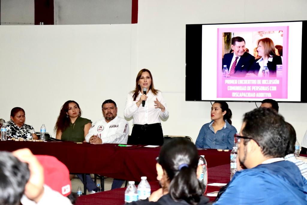 armentapuebla_'s tweet photo. Por la #Defensa de la #InclusiónSocial trabaja mi esposa Ceci Arellano, en atención a las personas con discapacidad auditiva seguiremos trabajando desde el @senadomexicano.

Con el #HumanismoMexicano que caracteriza a nuestro  @PartidoMorenaMx y al presidente @lopezobrador_ https://t.co/3P26rEmc2C