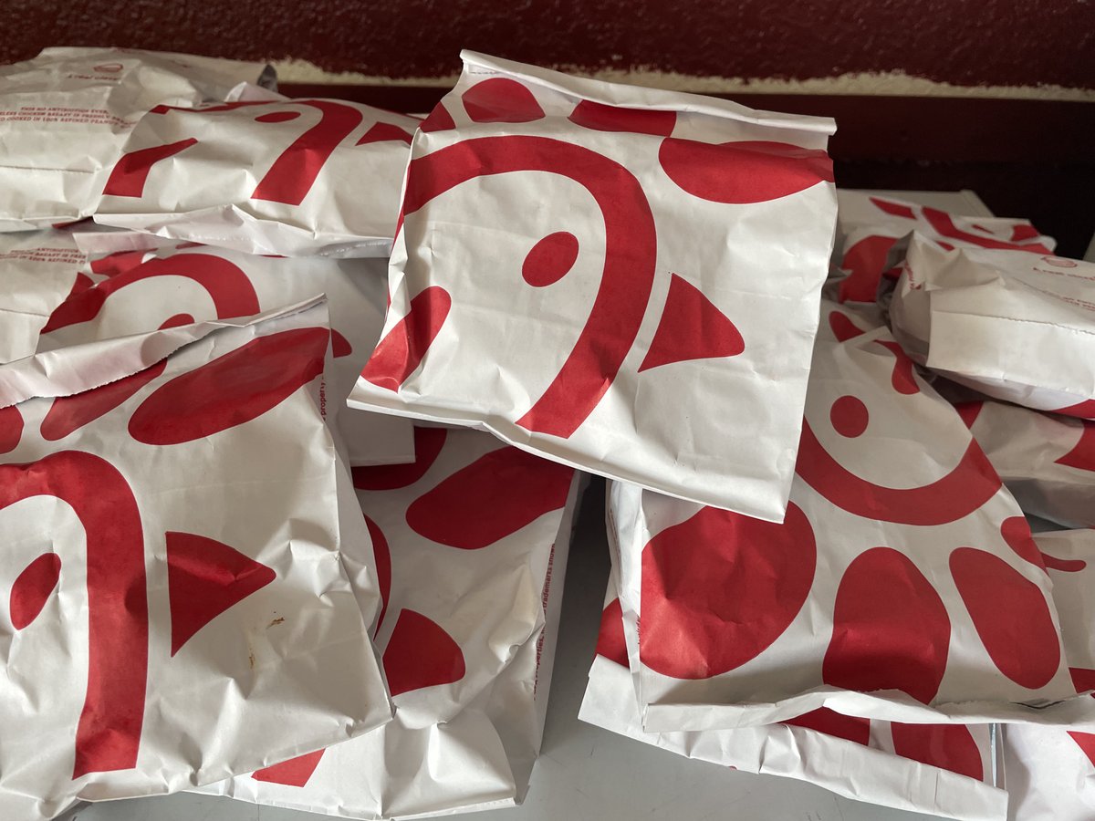 It’s #ThankfulThursday, & we are extending our gratitude to Chick-fil-a in Wheaton, who donated chicken sandwiches to our guests at the IHC! Thank you for thinking of our friends in need of a hot meal on their journey to ending their experience with homelessness.