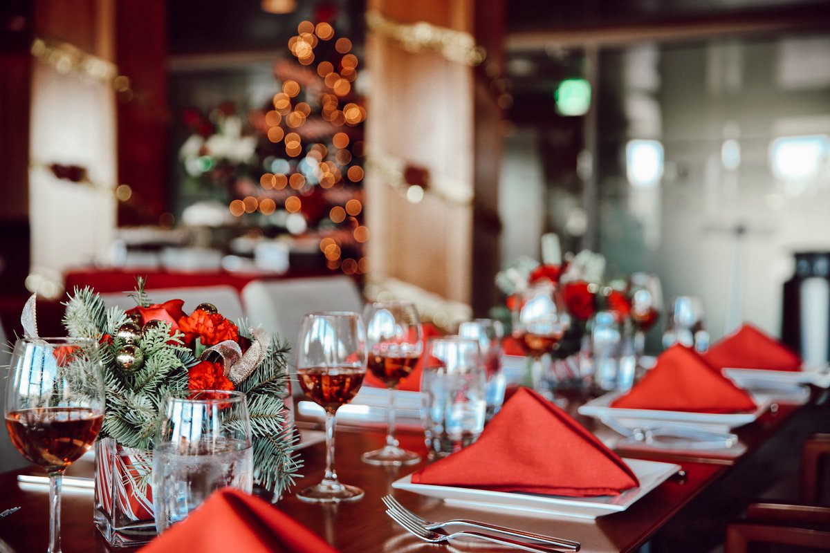 Let the countdown to the holidays begin! ❄️ Book now to host your seasonal event or party at America’s Stadium. For exclusive holiday offers, contact events@rosebowlstadium.com 🌹 #rosebowlstadium