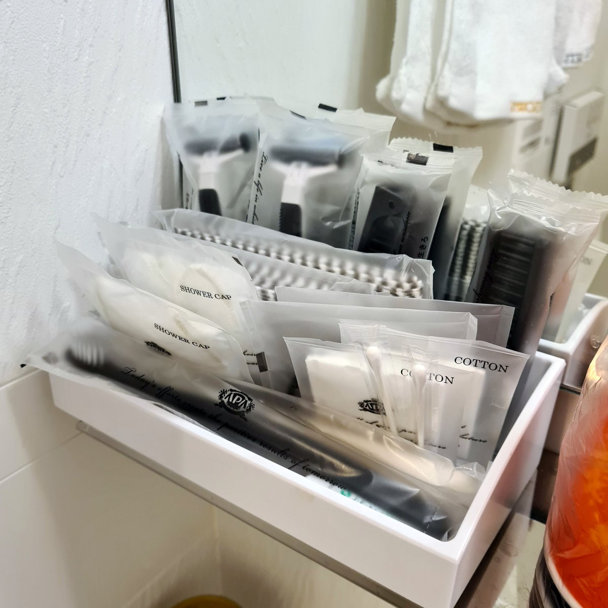 I'm always on the lookout for a good #hotel #customerexperience worth talking about. 

Our APA Hotel in #Japan gave us every bathroom toiletry we could need and then more. Only thing is... I wish they didn't have to be individually plastic wrapped to reduce waste.
