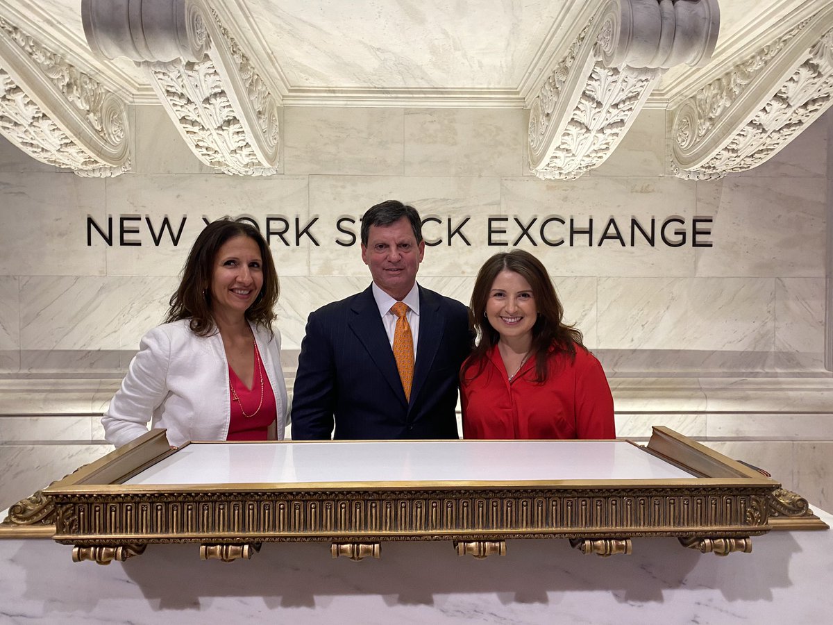 SonyaMcDonald's tweet photo. Amazing opportunity today to ring the closing bell at the @NYSE with CEOs of @Fiserv and the stock exchange. https://t.co/R8jRVtofm2