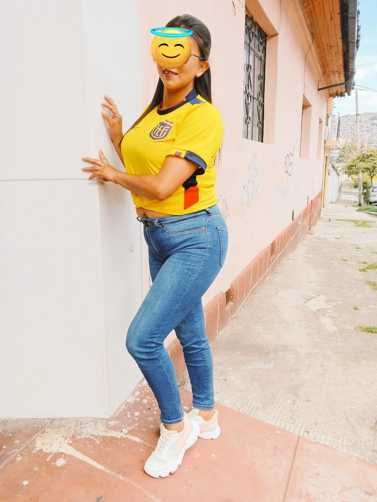 Mari1991_'s tweet photo. Saludos a todos.. hoy mas p...a (patriota) que nunca jjjjj una pequeña dinámica comenten está foto con el marcador de hoy y quién acierte le regaló una foto sin sensura jjj https://t.co/0aeBZSliYZ