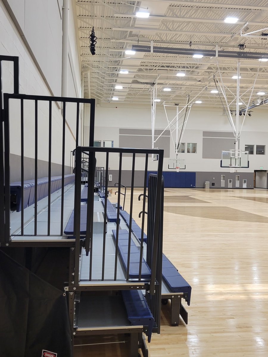 tpiwins216's tweet photo. Beautiful new gym, we got to clean today! #blessed #smartclean https://t.co/Wd9Xpx9fbU