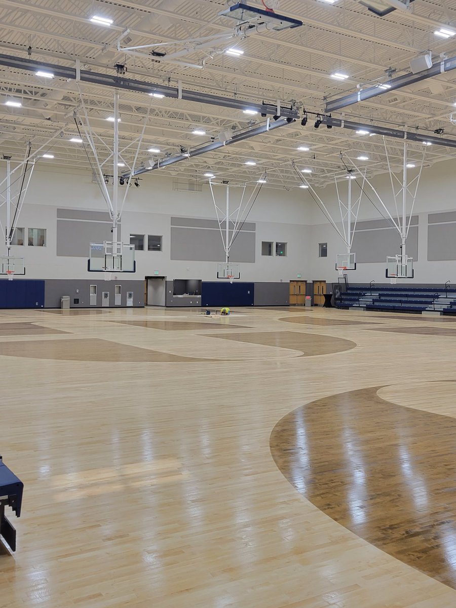 tpiwins216's tweet photo. Beautiful new gym, we got to clean today! #blessed #smartclean https://t.co/Wd9Xpx9fbU