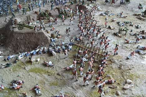RusHeritageUK's tweet photo. Scale model of the Battle of Borodino (fought #OnThisDay in 1812) with 21000 figures, created by British military history enthusiast Gerry West in 1973-2012 https://t.co/MOT1DeAHrO